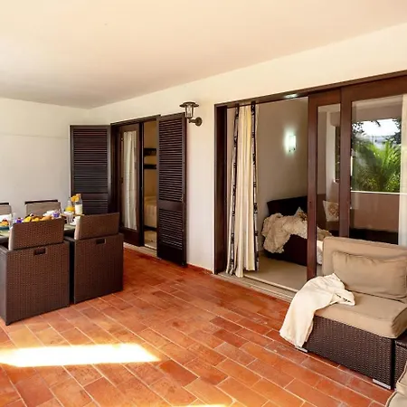 Laurus Apartment