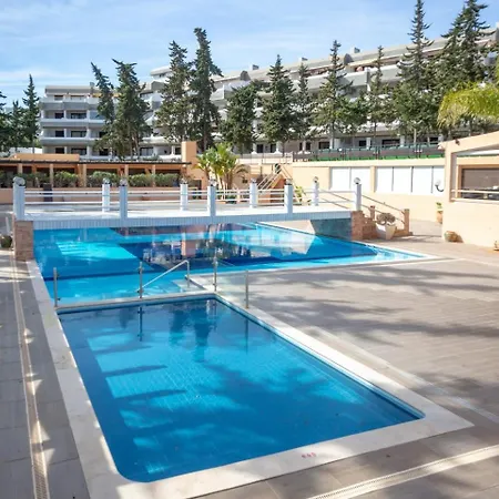 Laurus Apartment *